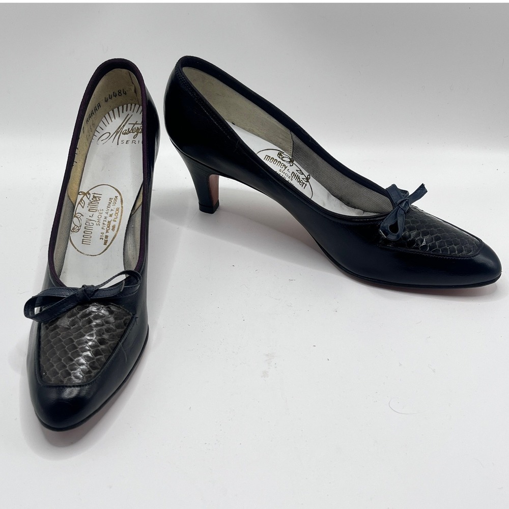 Mooney & Gilbert Masterpiece Series Navy Leather Snakeskin Pumps 7 AAAAA Narrow